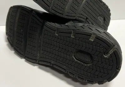 Brooks-Addiction-Walker-leather-outsole