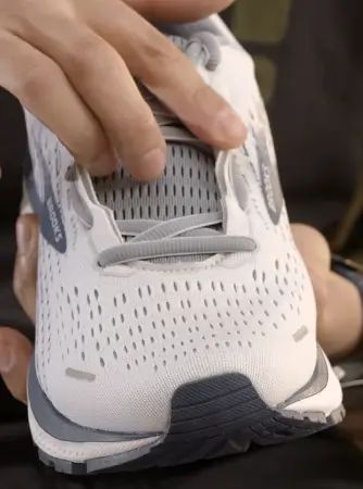 window-lacing-top-of-foot-pain