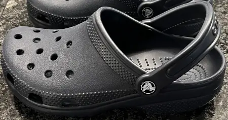 crocs-classics-clogs-forefoot