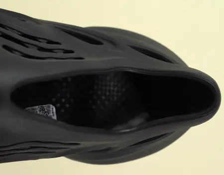 adidas-yeezy-foam-runner-ankle