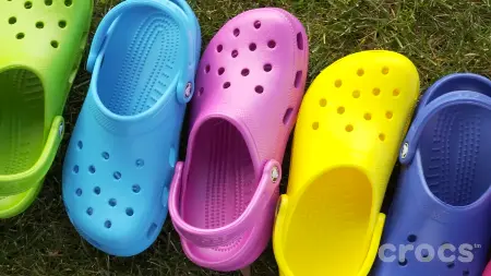 crocs-classic-clogs-plain-colors
