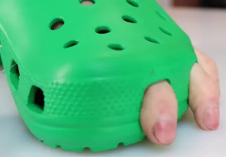 crocs-holes-act-like-toe-grippers