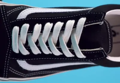 vans-old-skool-upper-laces-tongue