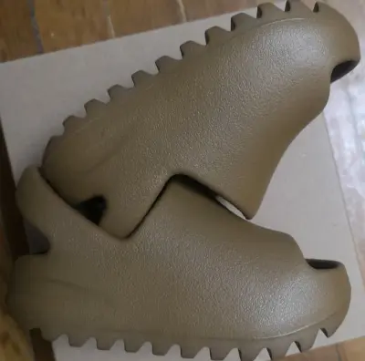 Do-Yeezy-Slides-come-in-kid-sizes