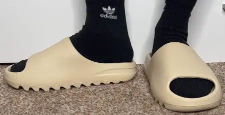 How-to-clean-Yeezy-Slides