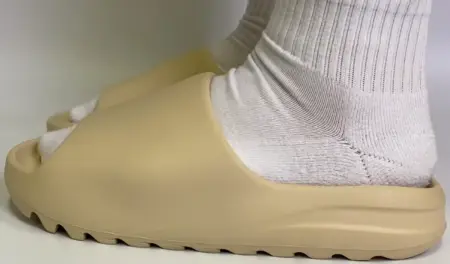 What-size-should-I-order-in-Yeezy-Slides