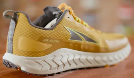 altra-outroad-heel-counter