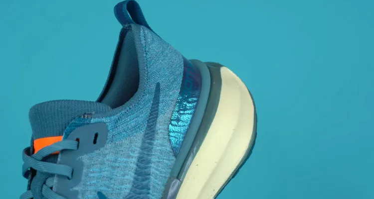 nike-invincible-3-heel-collar