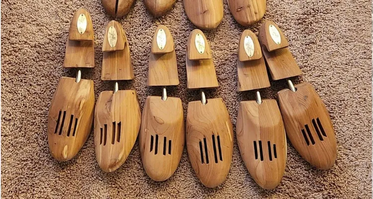 shoe-trees-to-stretch-shoes