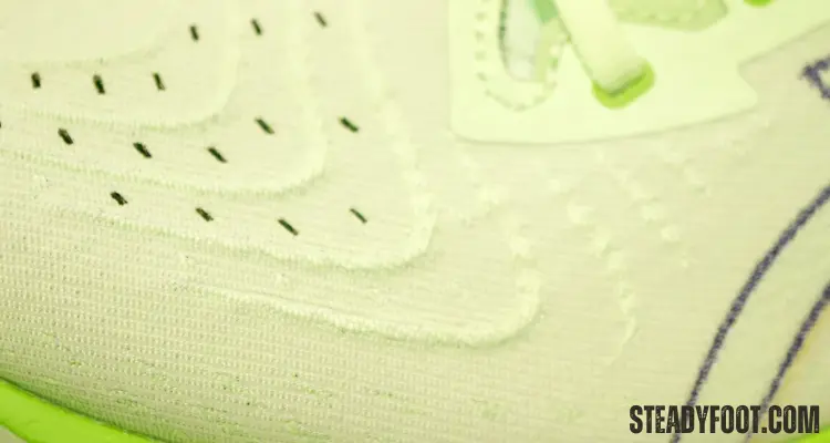 asics-novablast-4-upper