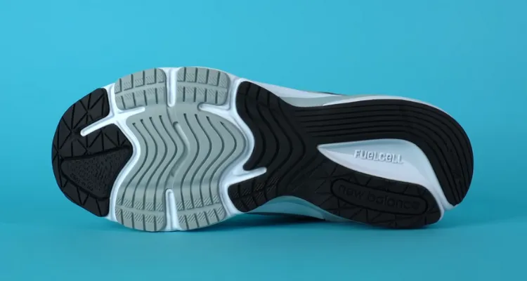 new-balance-990-v6-outsole