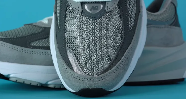 new-balance-990-mud-guard