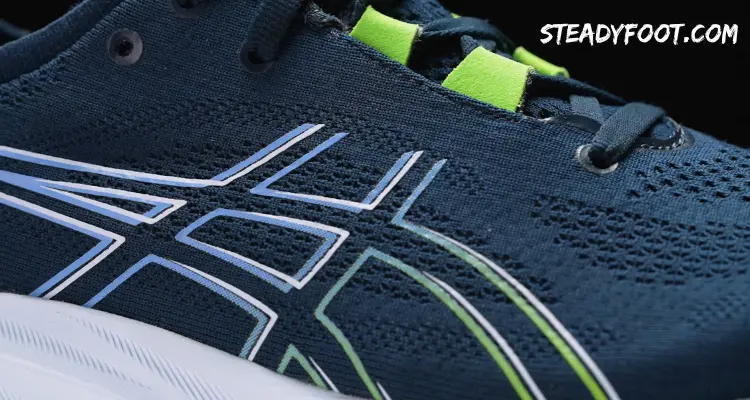 asics-gel-nimbus-26-lateral-asics-logo
