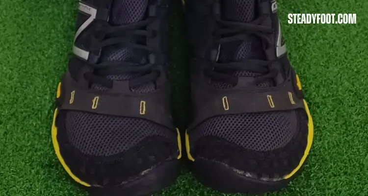 new-balance-minimus-band-across-toe-box