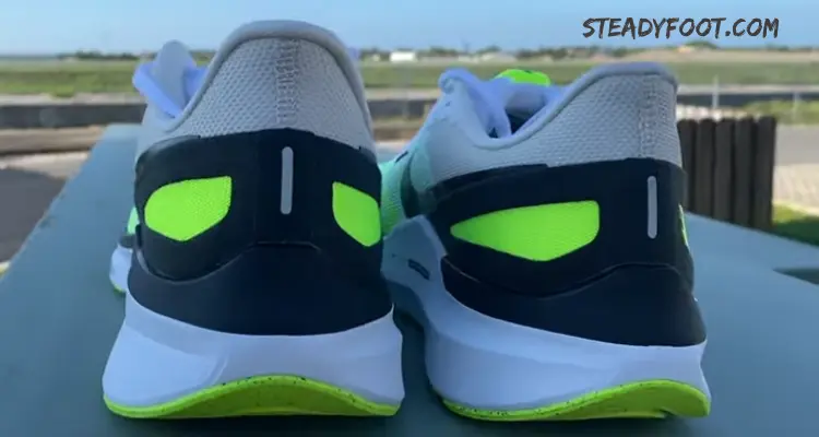 nike-structure-25-heel-counter