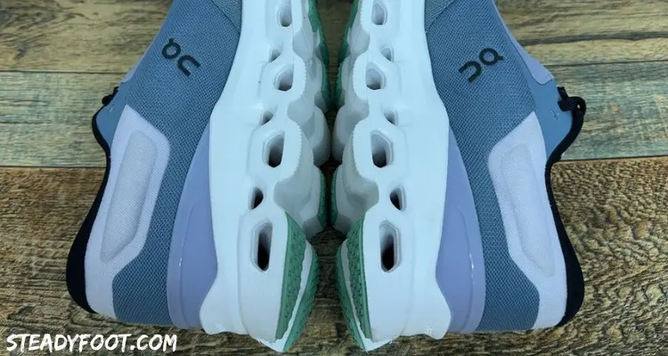 on-cloudstratus-3-helion-midsole