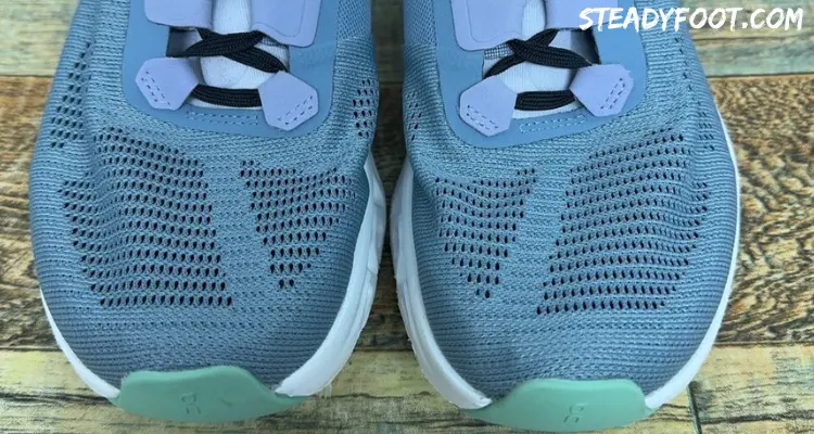 on-cloudstratus-3-upper