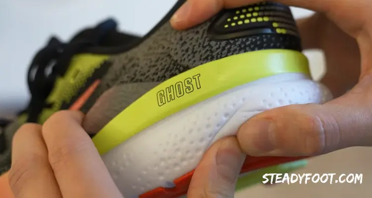 brooks-ghost-16-foam-squeeze-test