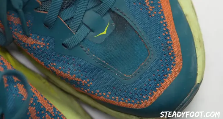 hoka-speedgoat-5-stretchy-upper